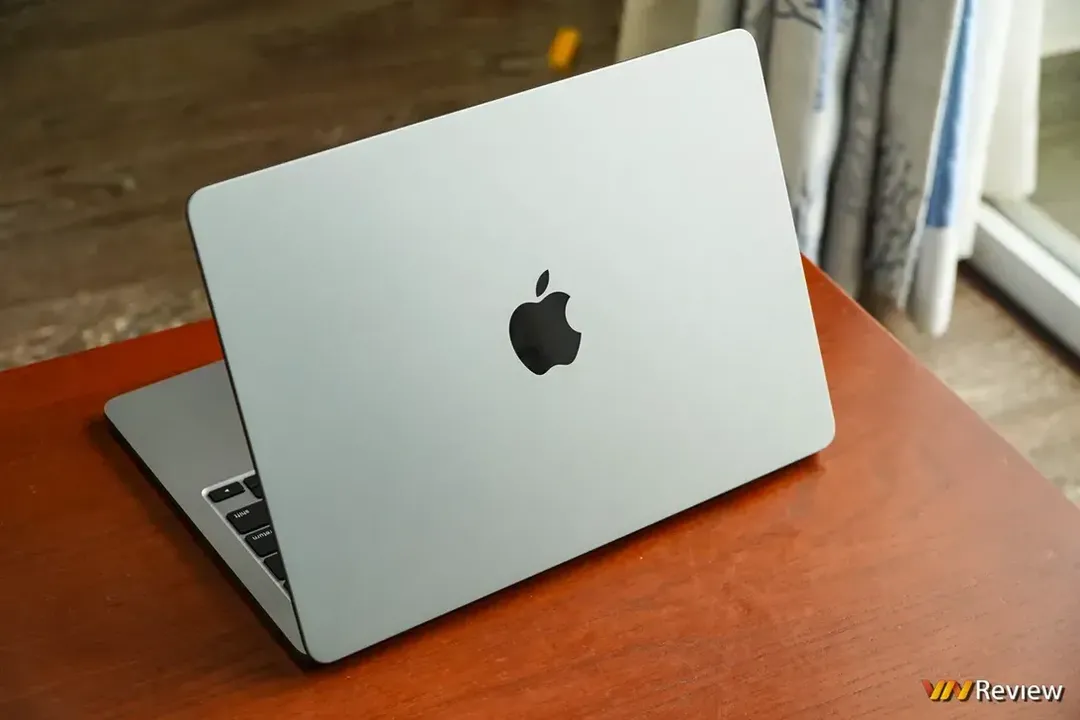 MacBook Air M2 chính hãng bắt đầu về Việt Nam, giá từ 33 triệu đồng