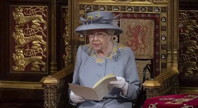 Sau khi Nữ hoàng Elizabeth II qua đời, tranh cãi ai sẽ là người thừa kế rất nhiều đồ trang sức