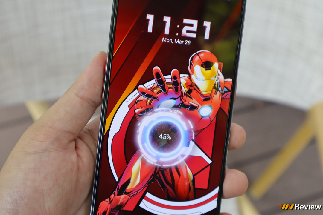 Trên tay Oppo Reno 5 Marvel Edition: Món quà thú vị cho các fan Avengers