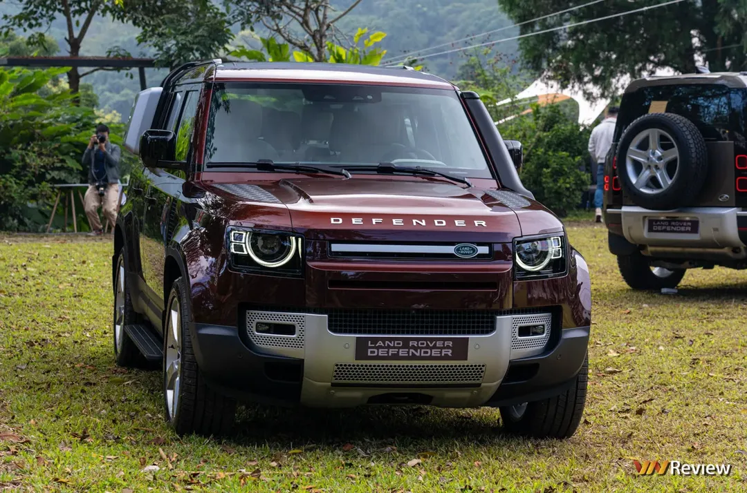 Land Rover giới thiệu Defender 130 thế hệ mới tại Việt Nam, 5 phiên bản giá từ 5,989 tỷ đồng