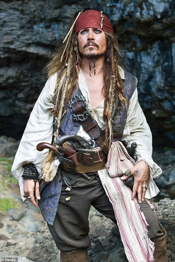 Johnny Depp cạch mặt Disney, có cho tiền cũng không quay lại hợp tác