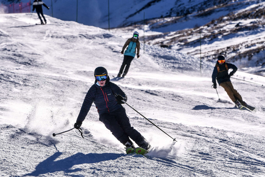 Khu trượt tuyết ở Pháp đóng cửa vĩnh viễn vì... không có tuyết