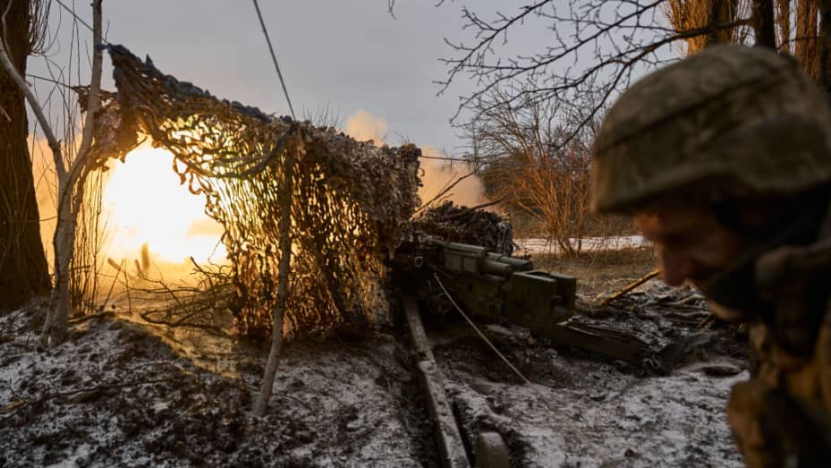 Tiền tuyến Ukraine căng như dây đàn trước vũ khí Nga, thị trấn Avdiivka cận kề nguy cơ sụp đổ