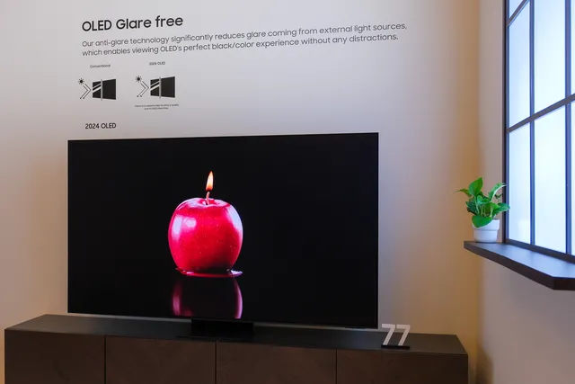 TV Samsung QD-OLED 2024 có lớp phủ đặc biệt bất chấp mọi nguồn ánh sáng chói