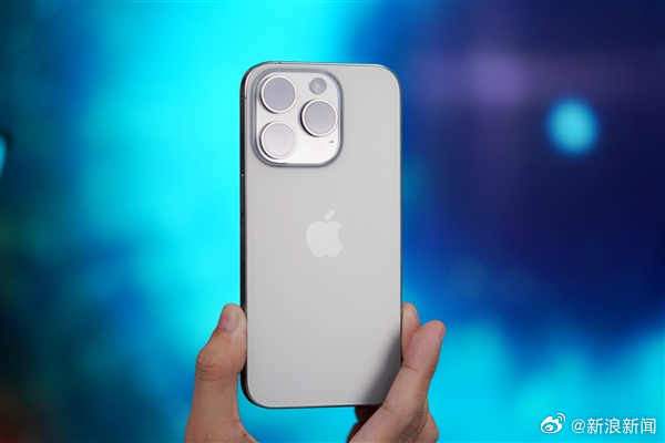 Apple giảm giá iPhone 15, dân mạng Trung Quốc xùy xùy chê “đắt” và kêu gọi “ủng hộ” Huawei