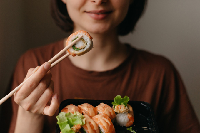 Cơm, sushi, mì ramen,... toàn tinh bột, nhưng vì sao Nhật Bản vẫn có tỷ lệ người béo phì thấp nhất thế giới?