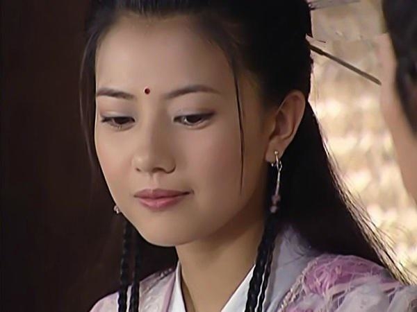 Trong Ỷ Thiên Đồ Long ký của Kim Dung, Trương Vô Kỵ vì không biết chuyện này mới bỏ rơi Chu Chỉ Nhược để yêu Triệu Mẫn
