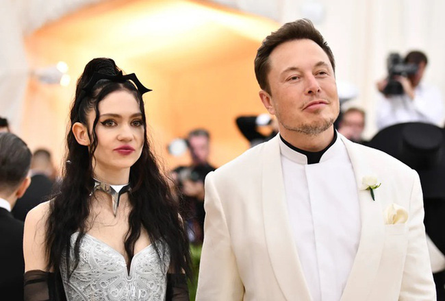 Elon Musk bị bạn gái gọi là "trẻ trâu" trên mạng xã hội