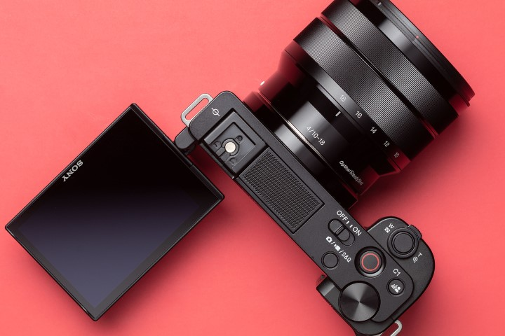 Sony trình làng ZV-E10, chiếc máy ảnh hướng đến mục đích quay vlog 4K