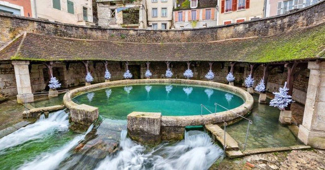Suối ngầm bí ẩn chưa có lời giải ở Pháp