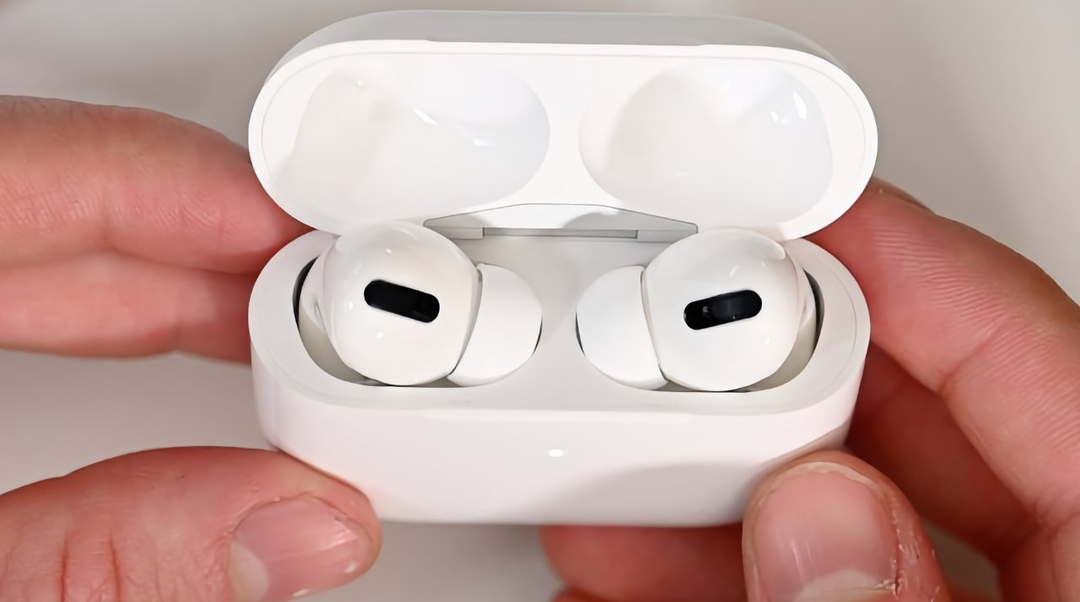 Một phụ nữ nuốt nhầm AirPods, vẫn kết nối với iPhone trong dạ dày