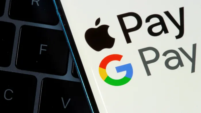Apple và Google bắt tay độc quyền thống trị thị trường điện thoại Anh