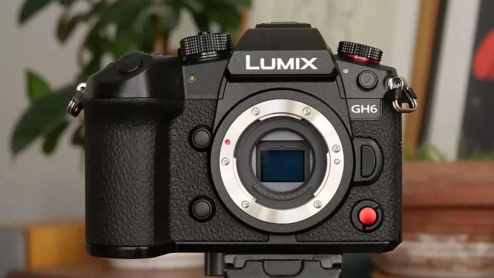 Panasonic ra mắt máy ảnh Lumix GH6: quay video 5.7K 10-Bit, làm mát chủ động bằng quạt tản nhiệt