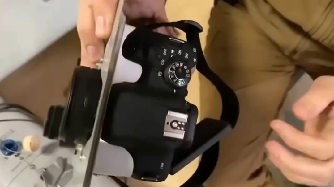 Mổ xẻ drone của Nga phát hiện máy ảnh DSLR của Canon bên trong