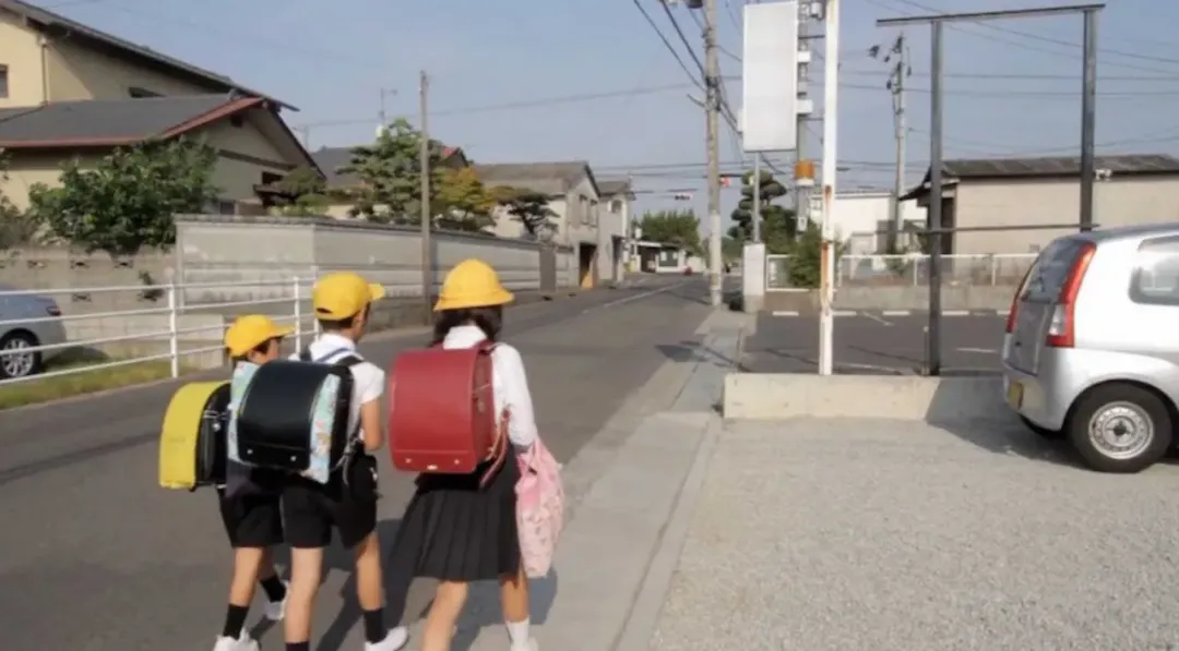 thumbnail - Vì sao các cha mẹ Nhật Bản tự tin để con cái ra đường khi chỉ mới 2 tuổi