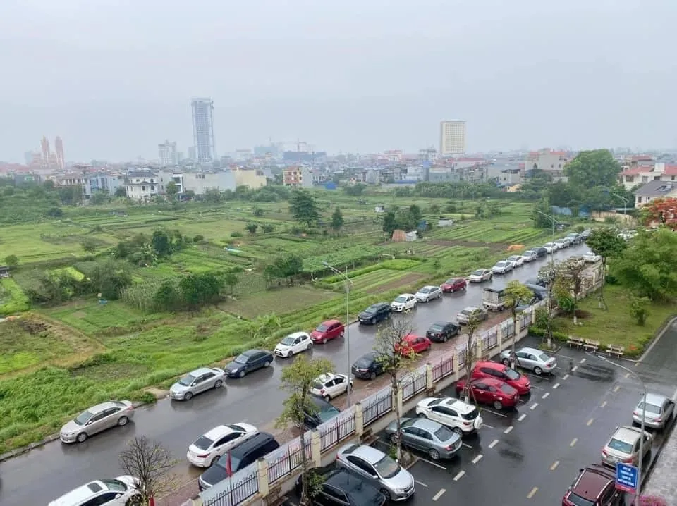 Trường chuyên giờ là trường cho con nhà giàu hay sao ấy