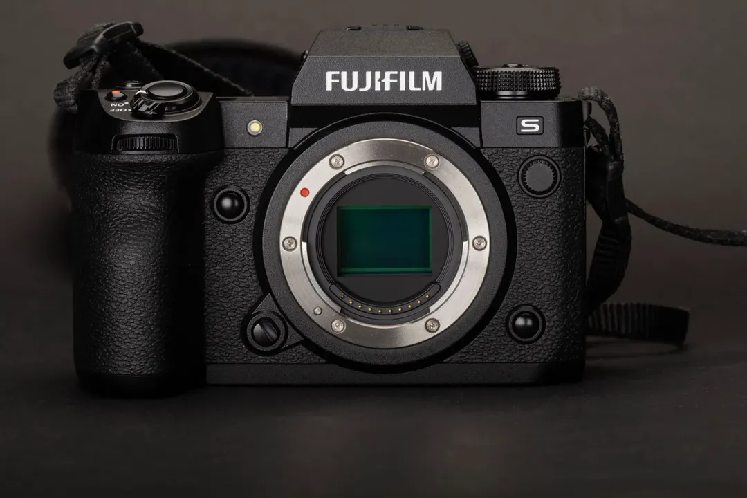 Có nên mua Fujifilm X-H2S? Đánh giá máy ảnh Fujifilm X-H2S