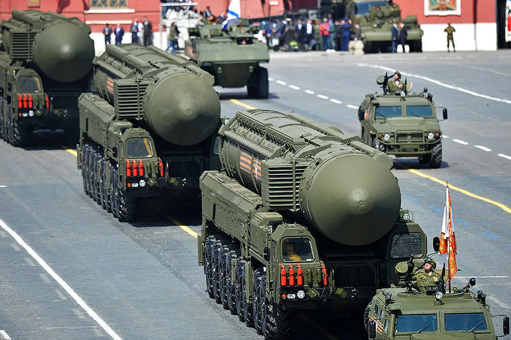 8 tàu ngầm hạt nhân chiến lược Nga ẩn mình dưới đáy biển sâu với 600 ICBM sẵn sàng phóng. 200.000 binh sĩ tên lửa ở chế độ chờ