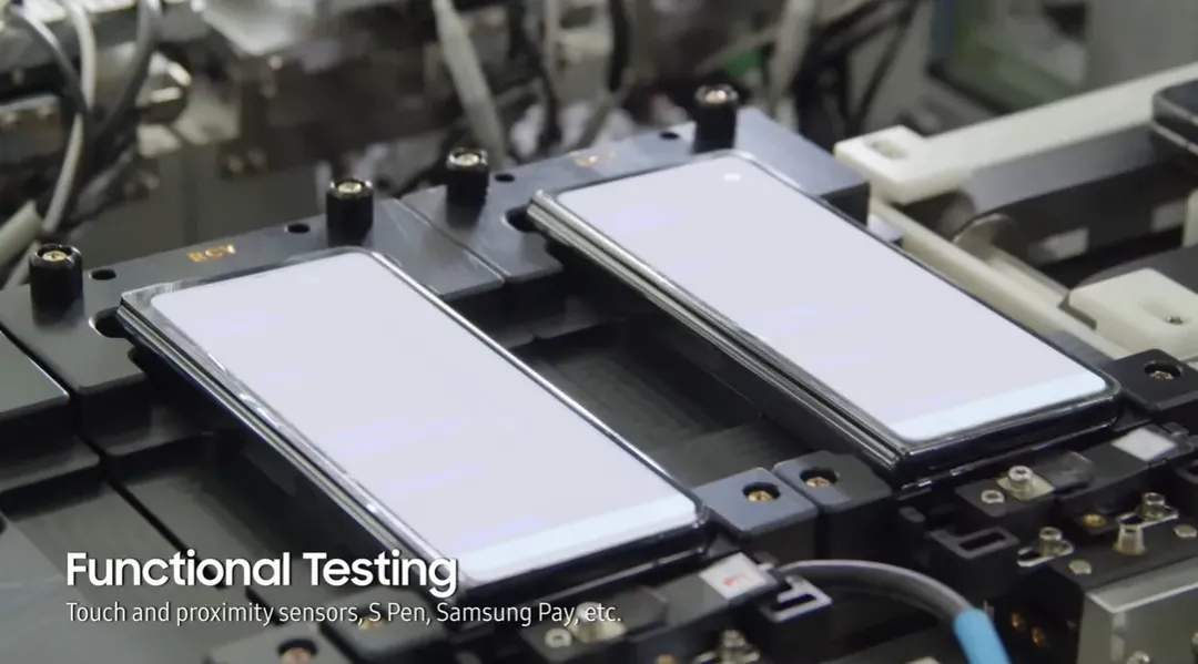 Xem cận cảnh quá trình sản xuất Galaxy Z Fold 4 mới thấy độ phức tạp của smartphone màn hình gập