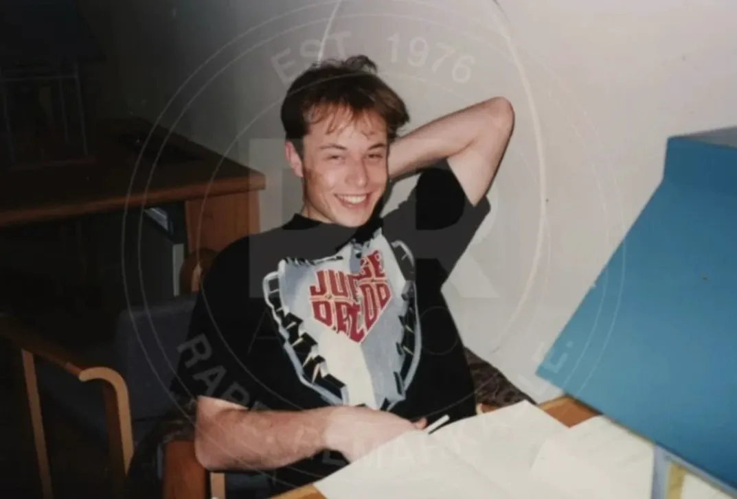 Bồ cũ rao bán những tấm ảnh chưa từng được công bố về thời sinh viên của tỷ phú Elon Musk