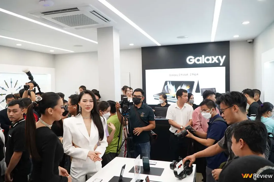 Samsung khai trương liền lúc 4 cửa hàng trải nghiệm Galaxy House tại TP.HCM, đầy đủ sản phẩm flagship, nhiều phụ kiện độc đáo