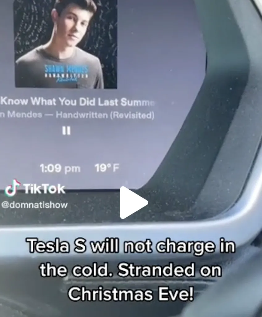 Ô tô điện lộ điểm yếu qua hàng loạt video xe Tesla bất tỉnh giữa ngày đông giá rét 
