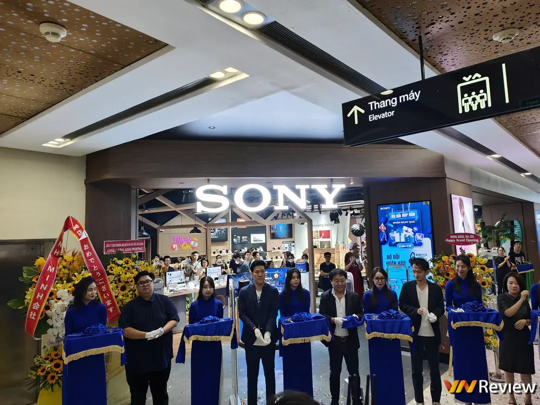 Sony vừa chính thức mở cửa hàng Sony Store đầu tiên tại Việt Nam, cơ hội trúng PS5 cho khách check-in