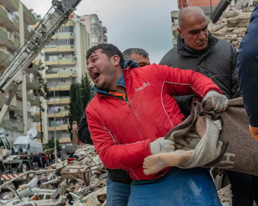 Cảnh tượng đổ nát kinh hoàng sau trận động đất ở Thổ Nhĩ Kỳ và Syria khiến hơn 4.300 người chết 
