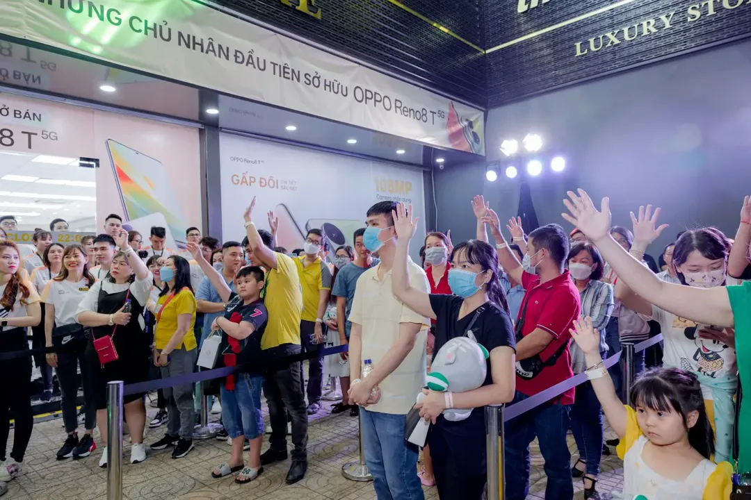 Thế Giới Di Động chính thức mở bán Oppo Reno8 T 5G và Reno8 T, ghi nhận hơn 14.000 đơn hàng đặt trước