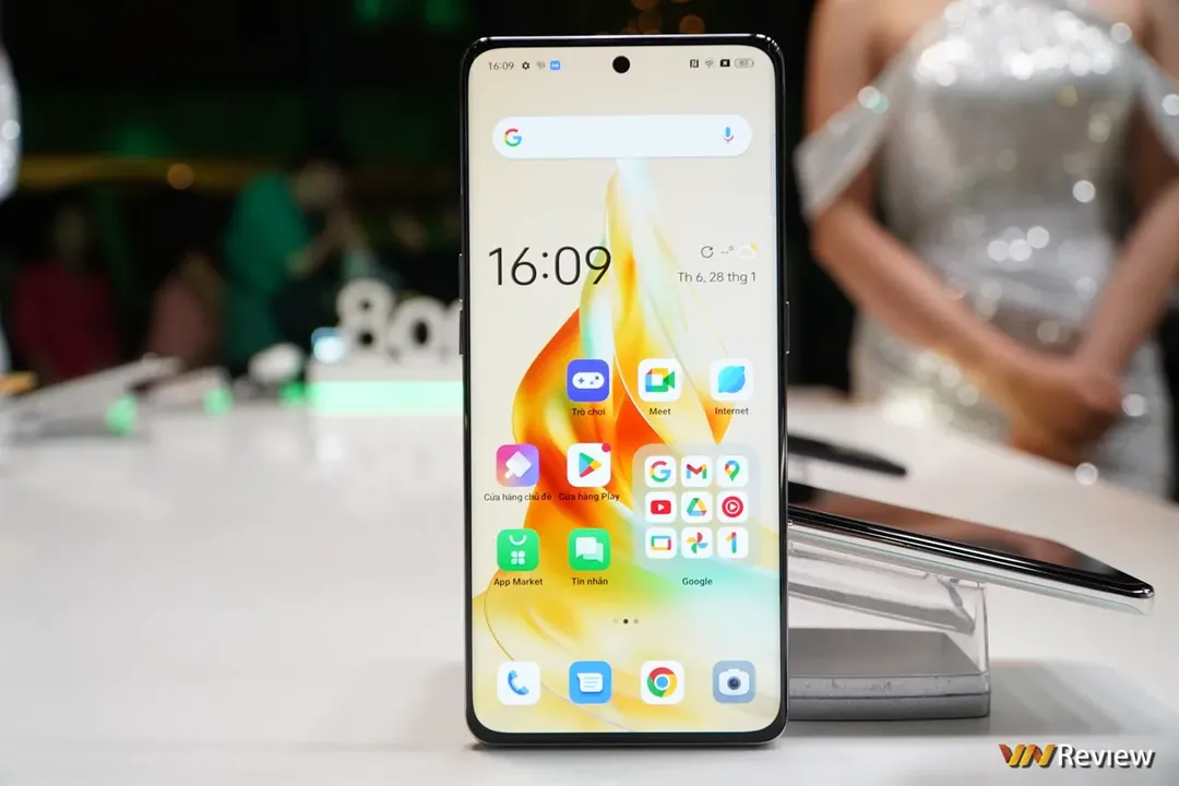 Thế Giới Di Động chính thức mở bán Oppo Reno8 T 5G và Reno8 T, ghi nhận hơn 14.000 đơn hàng đặt trước