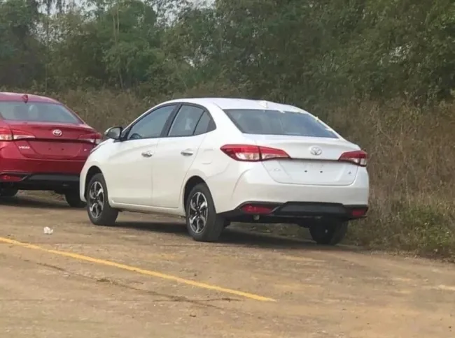 Toyota Vios 2023 sẵn sàng nhận cọc, quyết tâm đá bay Honda City