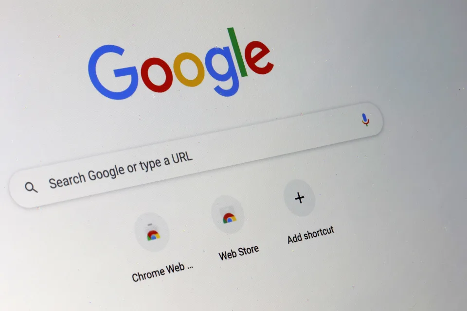 Google Search đầy rẫy bài AI và spam, Google quyết tâm detox