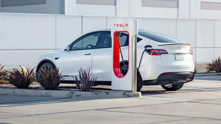 Tesla gây sốc với cả làng ô tô: Sa thải toàn bộ nhân viên lĩnh vực sạc xe điện