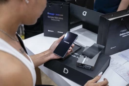 Galaxy S26 Series bắt đầu đến tay khách hàng Việt Nam, bản Ultra chiếm tới gần 90%