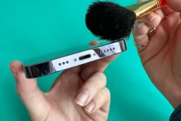 Apple và Samsung chỉ cách vệ sinh cổng sạc và loa trên điện thoại, máy tính bảng