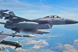 F-16 Ukraine "đói" tên lửa Sidewinder hơn 3 tuần: Phi công liều mình chống drone