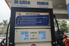 Giá xăng dầu tăng tại Việt Nam vừa tăng gần 5.000 đồng, lên hơn 27.000 đồng/lít