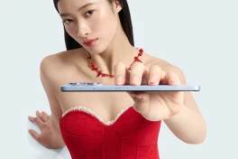 Thị trường Việt Nam vừa xuất hiện mẫu smartphone pin tới 7.000mAh, mỏng chỉ 7.5mm, chống rơi vỡ tới 2 mét, có cả nút cứng AI chuyên dụng