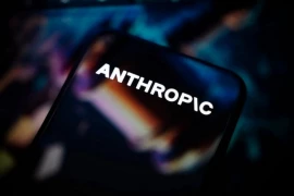 Báo cáo của Anthropic: AI không cướp việc, nhưng đang đóng sập cửa với thực tập sinh