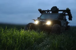 Vũ khí chống drone mới: buggy gắn tên lửa AGM-114 Hellfire