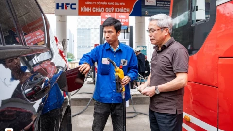 Bộ Công Thương khuyến khích người dân làm việc từ xa để tiết kiệm xăng