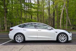 Dữ liệu thực tế cho thấy pin LFP trên Tesla Model 3 xuống cấp chậm hơn