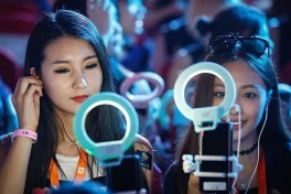 Tháo chạy khỏi thủ phủ livestream