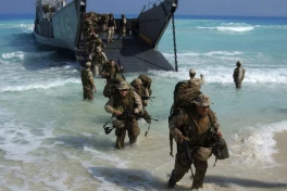 Tấn công trường học và bệnh viện nhưng Mỹ và Israel lại nhiều năm tránh tấn công đảo Kharg của Iran