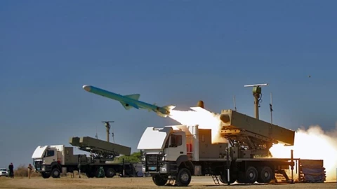 Các siêu cường hạt nhân lại một lần nữa viện trợ cho Iran! Các căn cứ quân sự của Mỹ bị ném bom trên diện rộng.