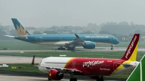 Vì sao hàng không Việt Nam có nguy cơ thiếu nhiên liệu? Một quyết định từ Trung Quốc và Thái Lan gây lo ngại