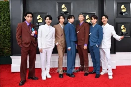 BTS trở lại Seoul: 300.000 fan biến đại lộ hoàng gia thành tâm điểm toàn cầu