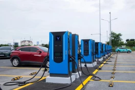 V-Green xây dựng 99 “siêu trạm sạc” trên toàn quốc, mỗi trạm có thể sạc cùng lúc 100 ô tô điện