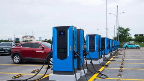V-Green xây dựng 99 “siêu trạm sạc” trên toàn quốc, mỗi trạm có thể sạc cùng lúc 100 ô tô điện