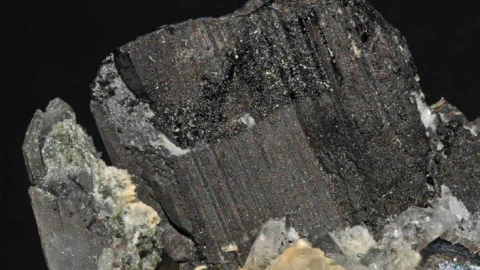 Không phải vàng, kim loại tăng 557% này đang bị săn lùng: Việt Nam có rất nhiều